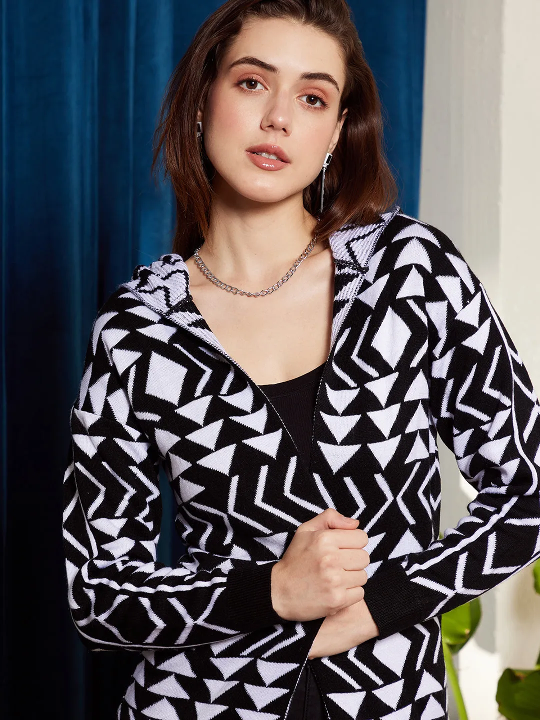 Berrylush Women Black & White Geometric Printed Hood Neck Drop-Shoulder Sleeves Open-Front Ribbed Hem Longline Cardigan